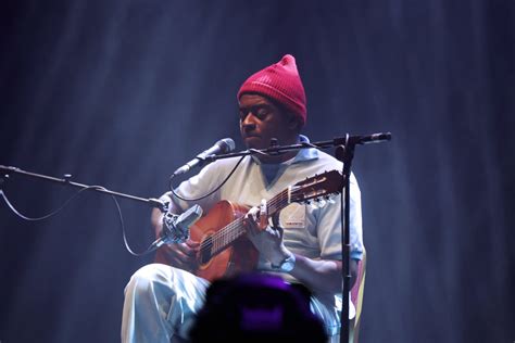 El Baile del Fuego: Una Noche de Ritmos Calientes con Seu Jorge!